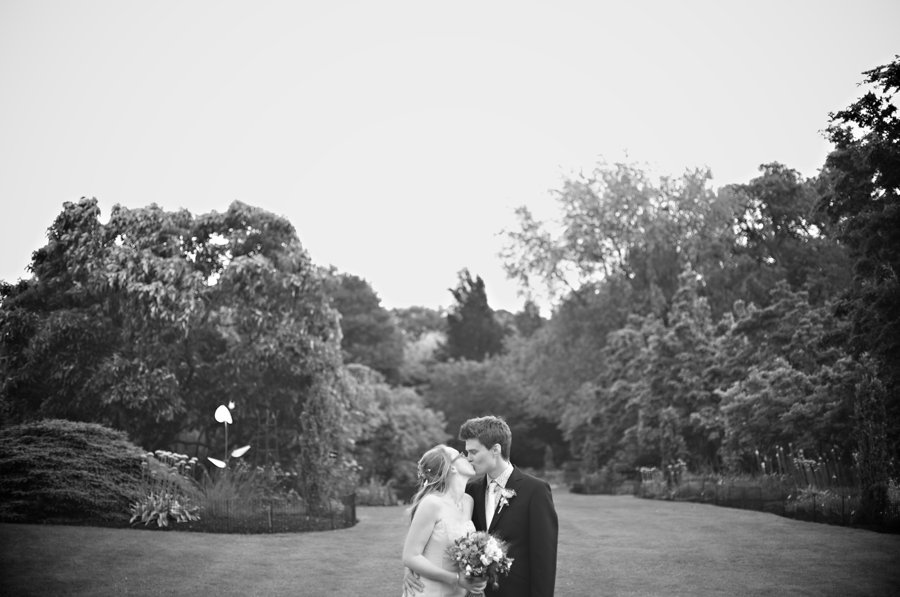 Sir Harold Hilliers Gardens Wedding Photographer (31)